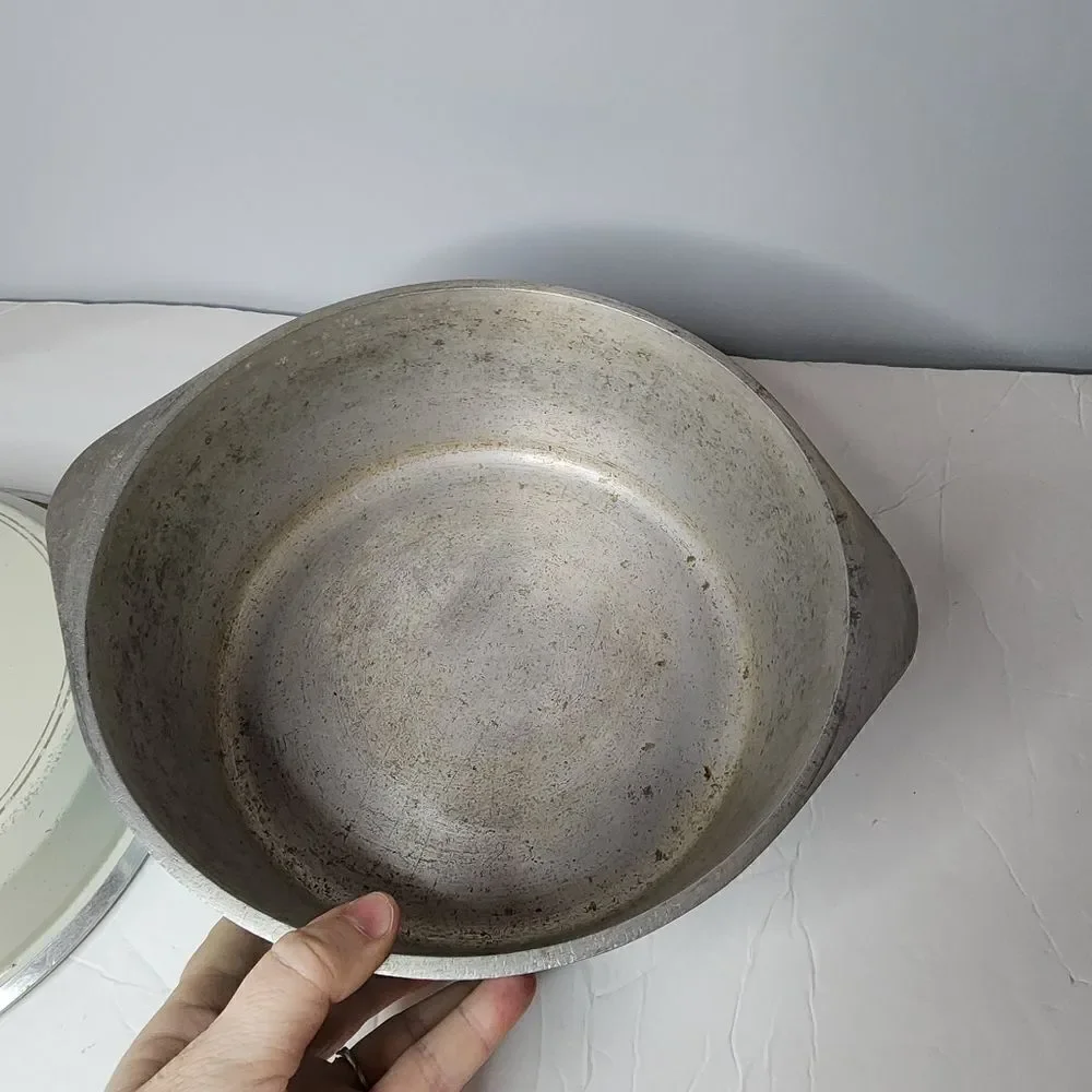 Vintage Club Aluminum Pot Dutch Oven 4 Qt Pan with Lid Turquoise/Teal/off white